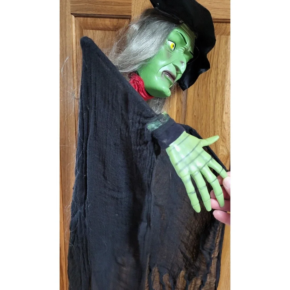 Vintage Gemmy Animated Hanging Witch Shakes Speaks Motion Activated Halloween